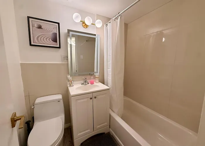 Gold Coast 2br Near Oak Street Апартаменты *