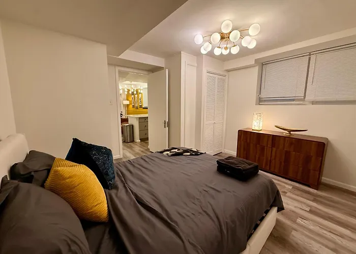 Gold Coast 2br Near Oak Street Апартаменты *