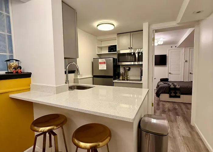 Gold Coast 2br Near Oak Street *