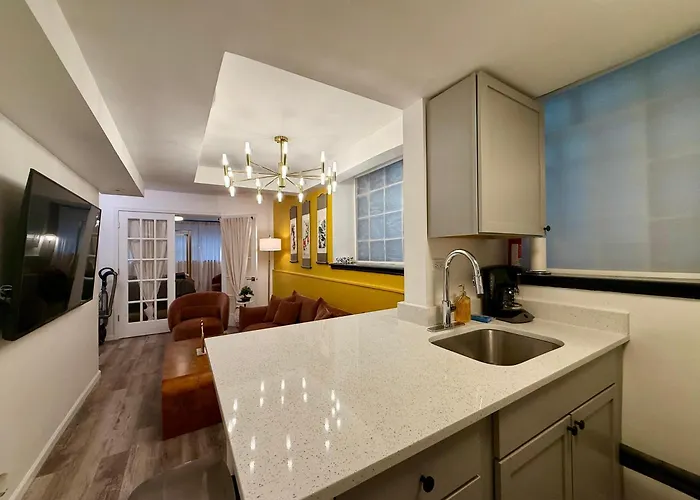 Апартаменты Gold Coast 2br Near Oak Street *