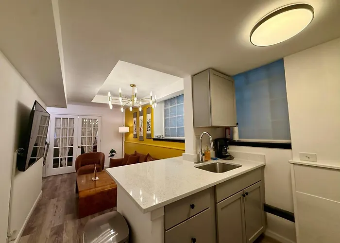 Gold Coast 2br Near Oak Street Апартаменты Чикаго