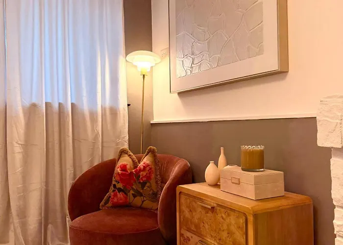 Gold Coast 2br Near Oak Street *