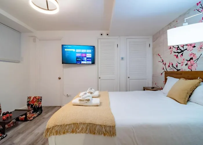 Gold Coast 2br Near Oak Street *